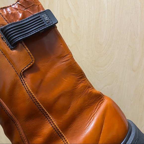 Get the LOOKS with these Dr.Martens boots
Brown, shiny, moto vibes. AW500 - Picture 2 of 6